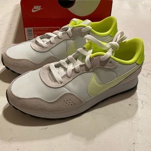 Nike Youth Size 6 MD Valiant Shoes, new in box.